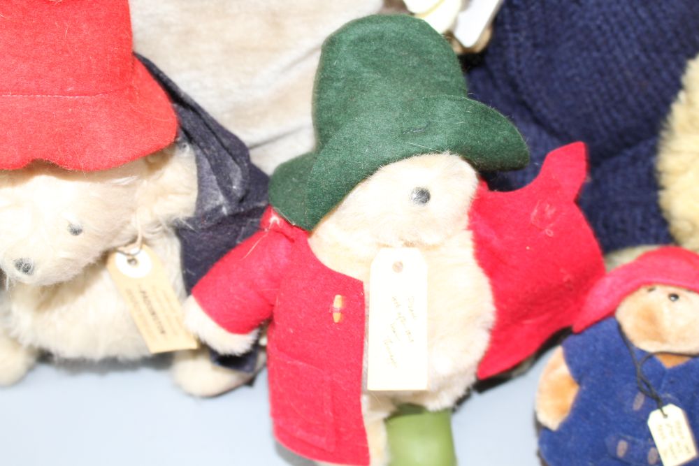 A Baloo pyjama case, a Schoolboy Scout Gromet, a Gund Winnie The Pooh, three small Paddingtons and a bear